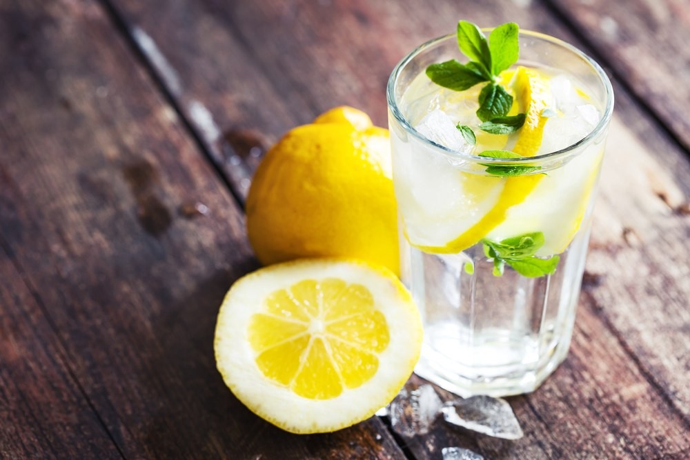 طرق التخسيس السريع للبطن والأرداف بشرب الماء والليمون