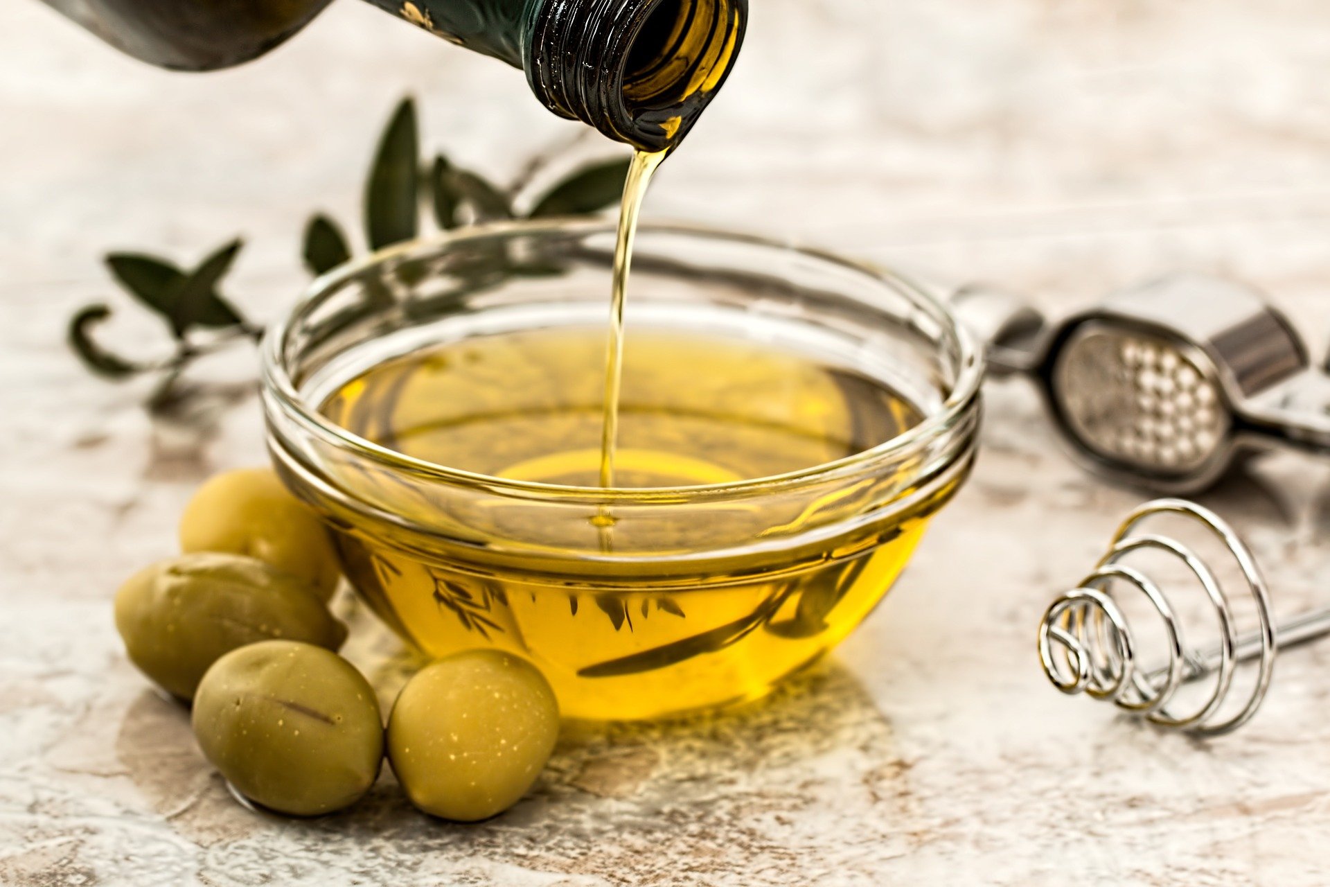علاج تجاعيد الوجه المبكرة بزيت الزيتون