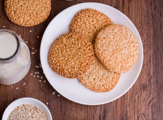 فوائد السمسم لزيادة الوزن Sesame cake -and milk